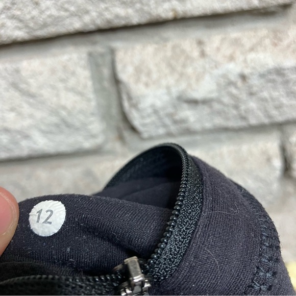 Lululemon Think Fast Hoodie
Parallel Stripe Black White / Black - Picture 5 of 7